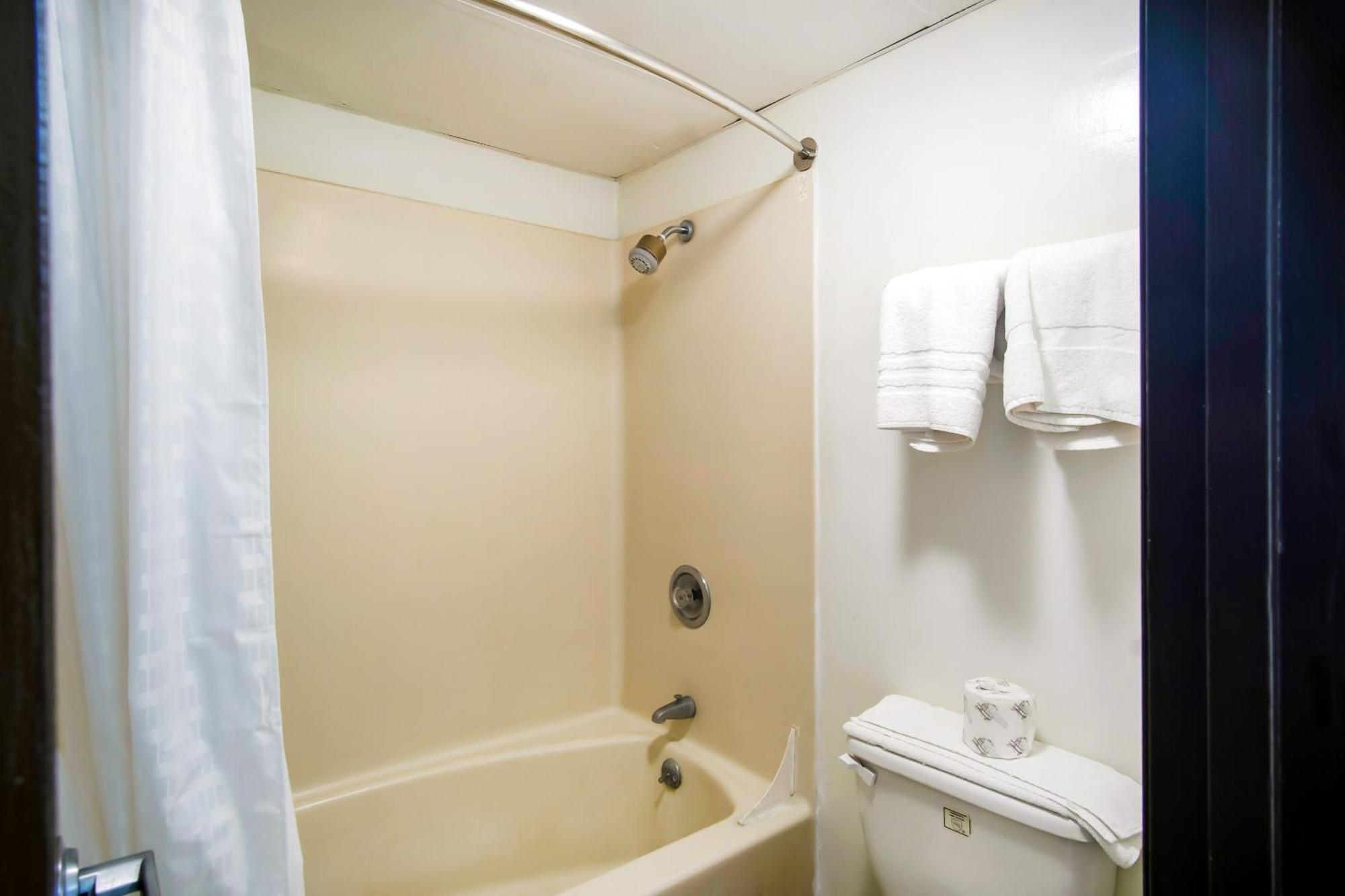 Oyo Hotel Hutchinson West 4Th Ave Экстерьер фото
